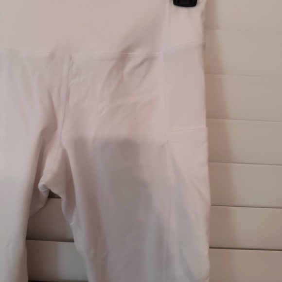 True Feat booty boosting leggings. Size 4/6 - Picture 7 of 9